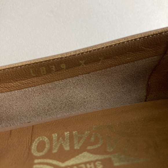 Salvadore Ferrogamo Dust Pink Leather Logo Bow Heels Size 7 - Picture 15 of 16